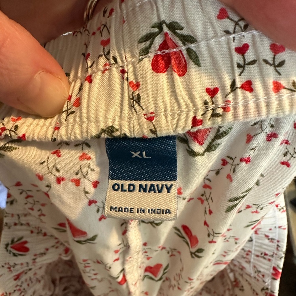 Women’s old navy pajama pants. Size XL. Hearts. Red and white. - Picture 3 of 3
